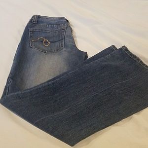 ❤2/$25 Refuge jeans